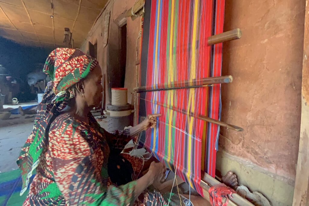 Artigianato di Bida, Nigeria, fabbricazione di tessuti